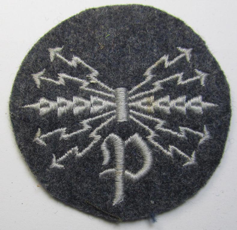WH (Luftwaffe) machine-embroidered, trade- ie. special-career ie. proficiency patch (ie. 'Laufbahn- o. Tätigkeitsabzeichen') as was specificallly intended for usage by: 'Peilfunker'