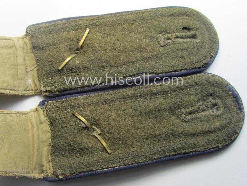 Pair of WH (Heeres) NCO-type, 'tropical'-pattern shoulderstraps as was intended for - and most certainly worn by! - a: 'Feldwebel der Heeres-Sanitäts-Trpn.'