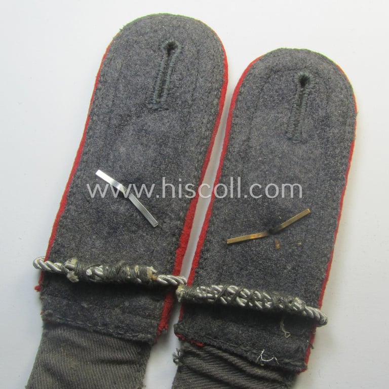 Truly used - and fully matching! - pair of WH (Luftwaffe) NCO-type shoulderstraps as piped in the bright-red branchcolour as was intended for a: 'Wachtmeister u. Offiziers-Anwärter der Flak-Art.-Trpn.'