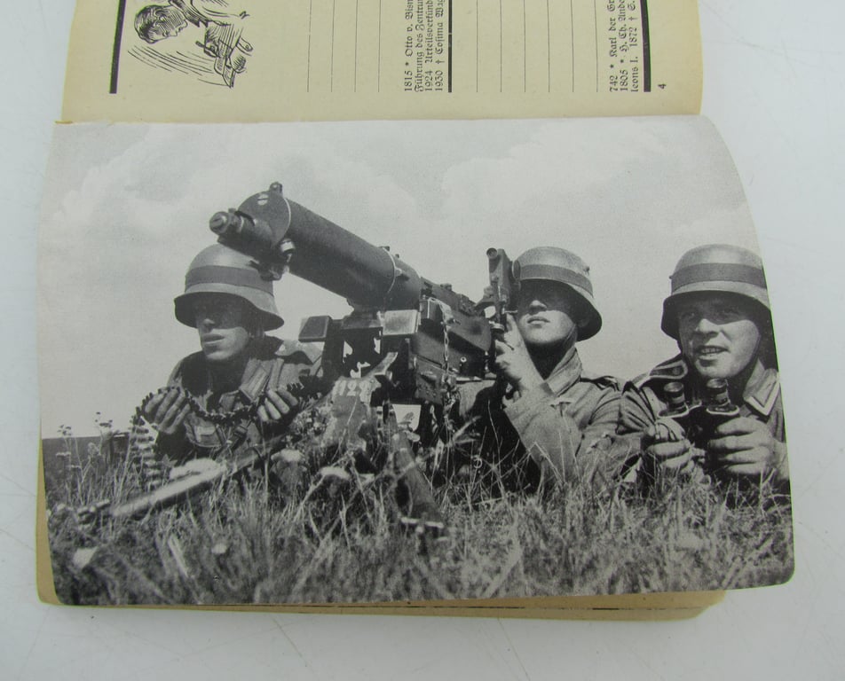 Hitler Youth small Booklet : "Schulkamerad" from Dr. Königs