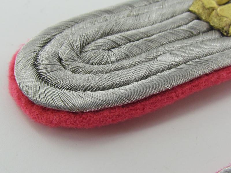 Wehrmacht (Heer) ‘Grossdeutschland’ Panzer Oberleutnant Shoulder Boards