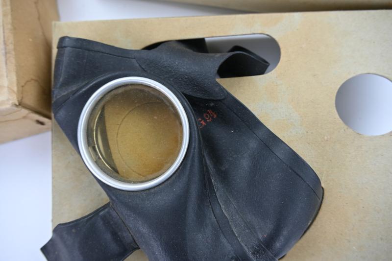 German LS DM40 Civil Gasmask with Filter in Box
