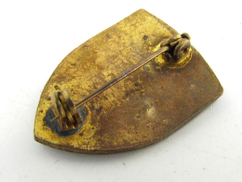 WWII US 13th AIRBORNE DIVISION Crest Insignia Pinback