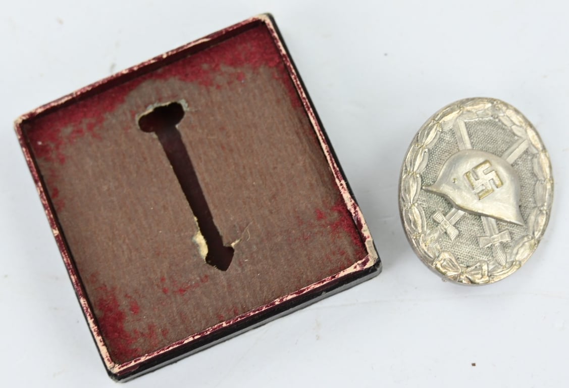 German Wound badge in Silver with half case
