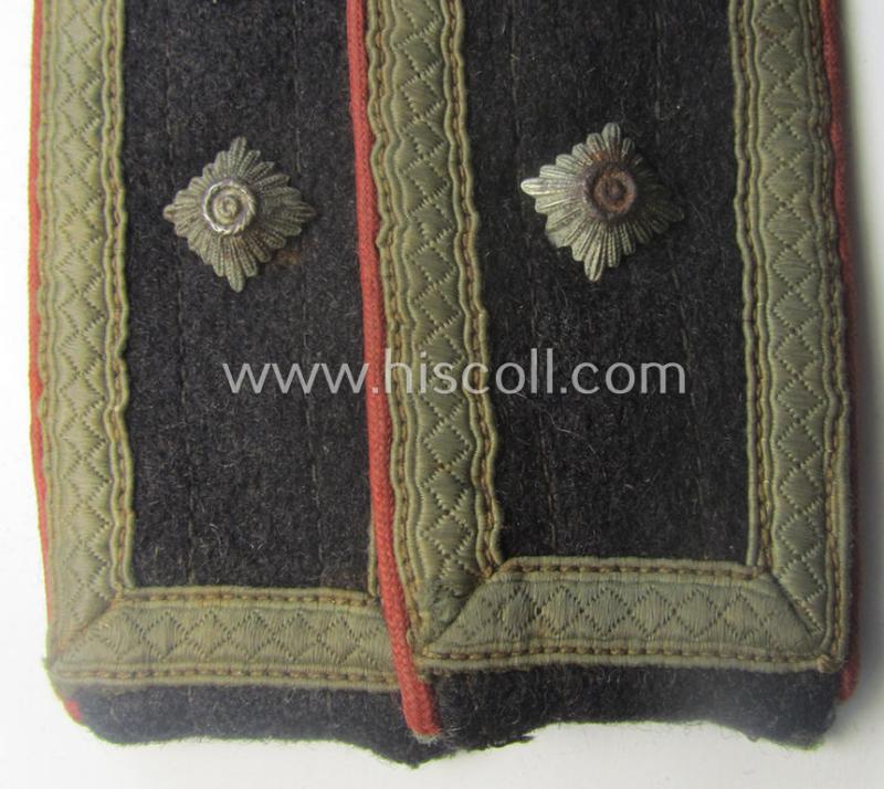 Fully matching, WH (Heeres) later-war period- (ie. 'simplified'- ie. 'M44'-pattern-) NCO-type shoulderstrap-pair (as was specifically intended to be used on the black-coloured, 'wrap-around'-styled Panzer-tunics: 'Feldwebel der Panzer-Trpn.'