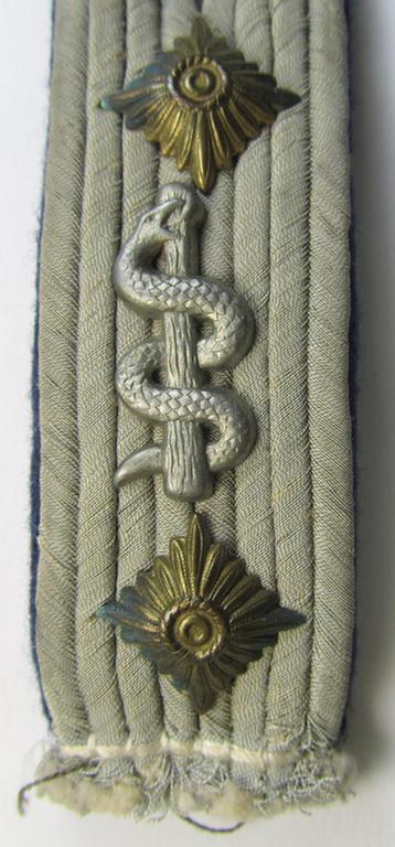 Neat - albeit regrettably single - WH (Heeres) neatly 'cyphered', officers'-type shoulderboard as piped in darker-blue-coloured branchcolour as was intended for usage by a: 'Hauptmann u. Arzt' who served within the: 'Sanitäts-Truppen'