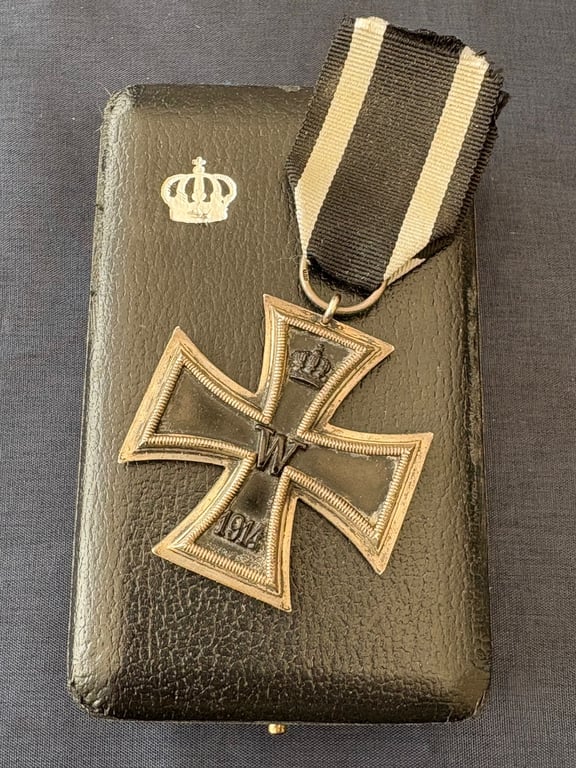 ORIGINAL GERMAN WWI CASED IRON CROSS 2ND CLASS, KIA.