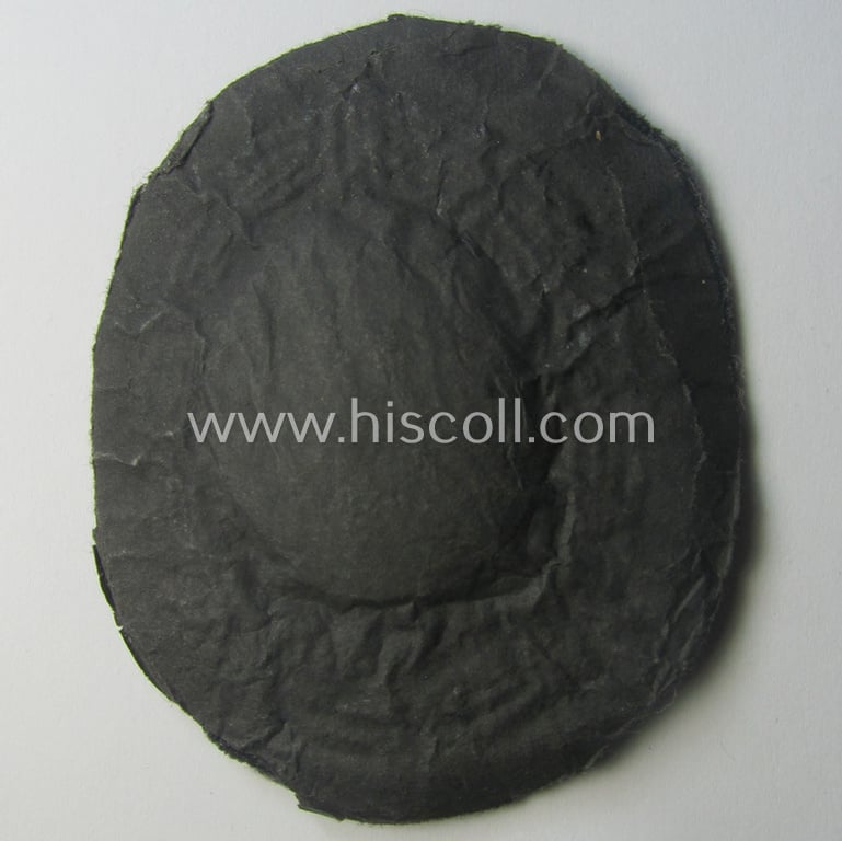 WH (Luftwaffe) 'Fallschirmschützen-Abzeichen in Stoff' (or: cloth-based paratroopers' jump-badge) that is nicely machine-embroidered and being of the so-called: 'padded version'