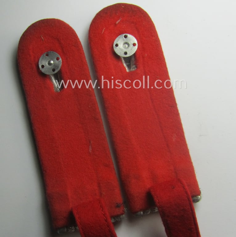 Pair of WH (Luftwaffe) officers'-type shoulderboards as was intended for usage by a: 'Leutnant eines Flakartillerie-Abtlgs. o. Rgts.'