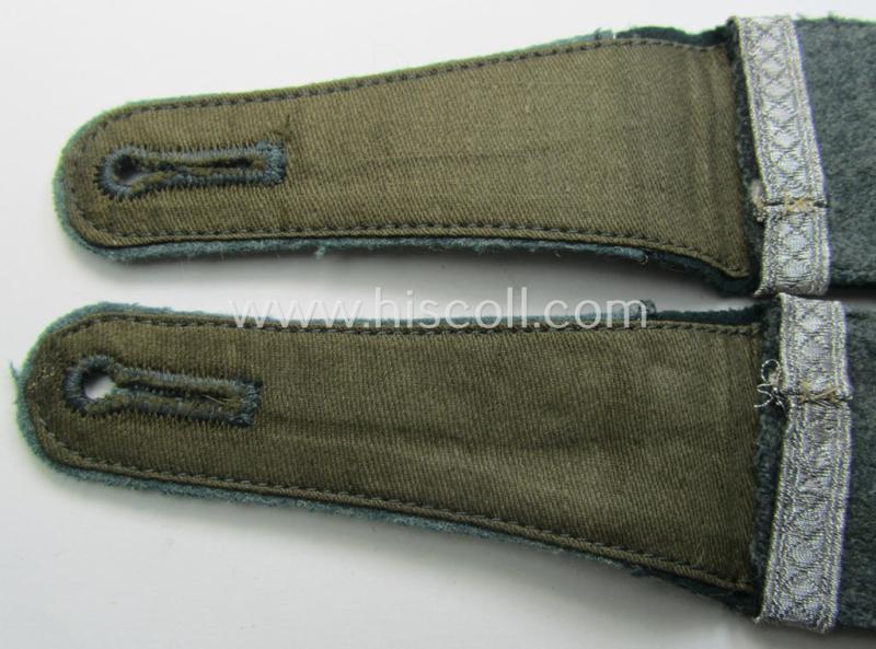 Pair of WH (Heeres), neatly 'cyphered' EM-type shoulderstraps: 'Soldat und Uffz.-Anwärter des Kavallerie- o. Reiter-Rgts. 13'