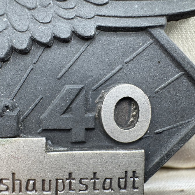 Plaque "Grosser Prize der Reichshauptstadt im Eiskunstlaufen für Juniorinnen, March 1940"in case