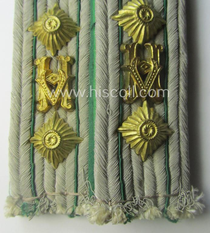 Attractive - and fully matching! - pair of neatly 'cyphered', administrative-officers'-pattern shoulderboards as was specifically intended for usage by a WH (Heeres) 'Hauptmann des gehobener Dienstes'