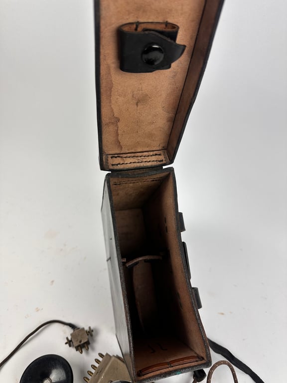 Wehrmacht Brustmikrofon 33 in Original Pouch.