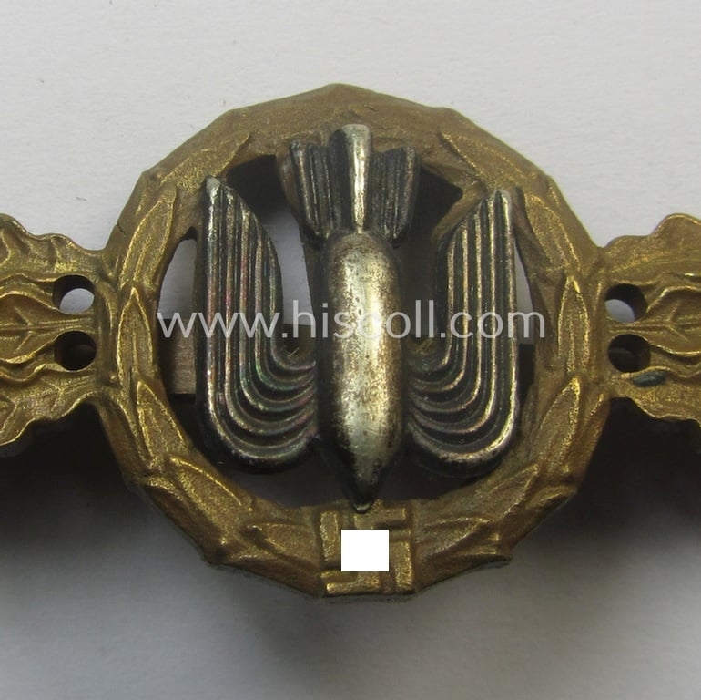 Stunning - and truly detailed! - 'Buntmetall'-based- (albeit non-maker-marked) specimen of a WH (Luftwaffe) 'Frontflugspange für Kampfflieger in Bronze' that comes stored in its early-war-pattern etui as issued