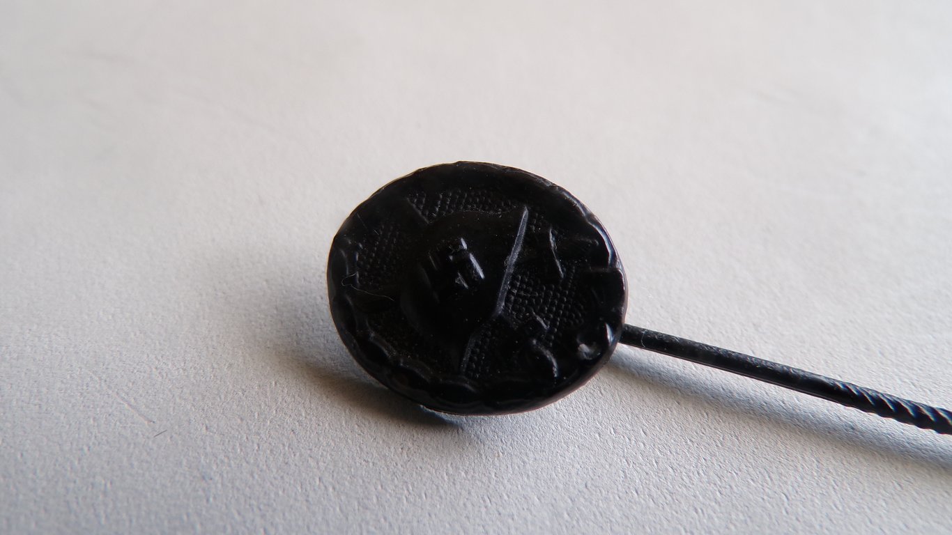 2 miniature Wound badges, L/11