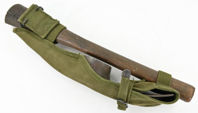 US WW2 M-1910 Pick-Mattock and carrying case