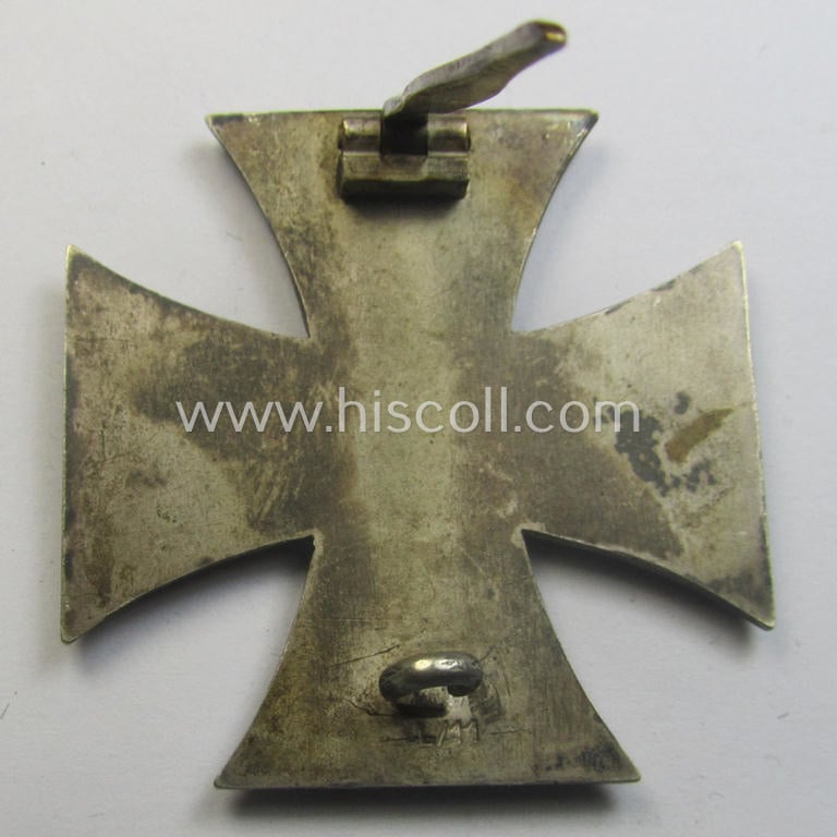 'EK1.Kl.' (or: Iron Cross 1st class) being a neatly maker- (ie. 'L/11'-) marked (and 'copper-coated'!) example as was produced by the (desirable!) 'Hersteller' (ie. maker): 'Wilhelm Deumer'