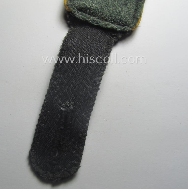 Single, Waffen-SS, EM-type shoulderstrap as piped in the golden-yellow-coloured branchcolour: 'SS-Mann der Kavallerie o. Aufklärungs-Trpn.'