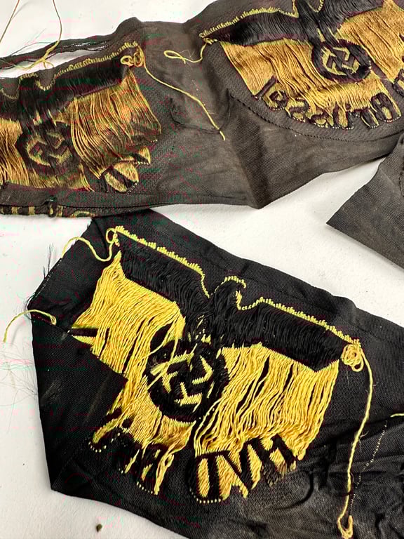 'Deutsche Reichsbahn' BeVo-gewoven 'WVD Brüssel' and 'HVD Brüssel' Emblem