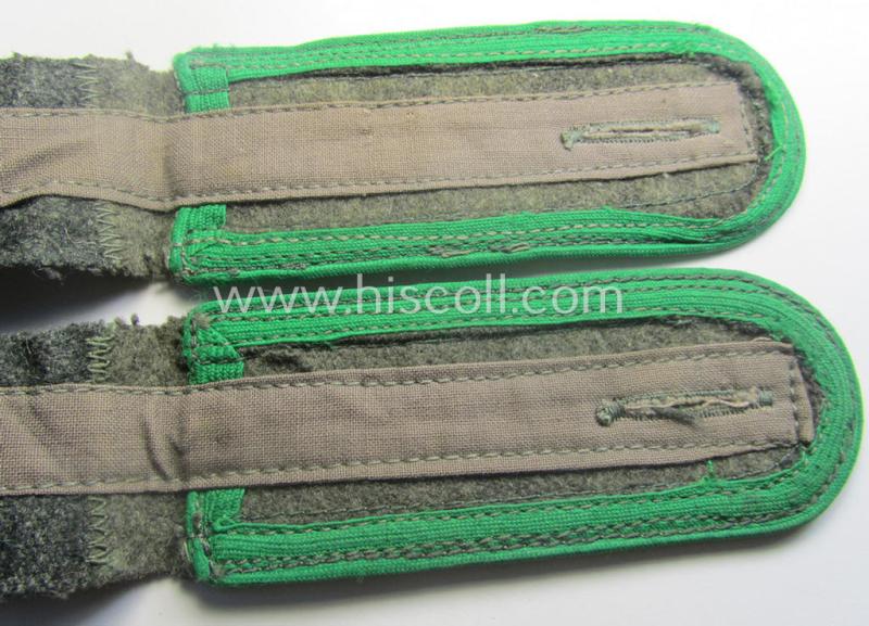 Typical later-war-period - and fully matching! - pair of so-called: 'M44'-pattern, simplified WH (Heeres) NCO-type shoulderstraps: 'Unteroffizier eines Jäger- o. Gebirgsjäger-Rgts.'