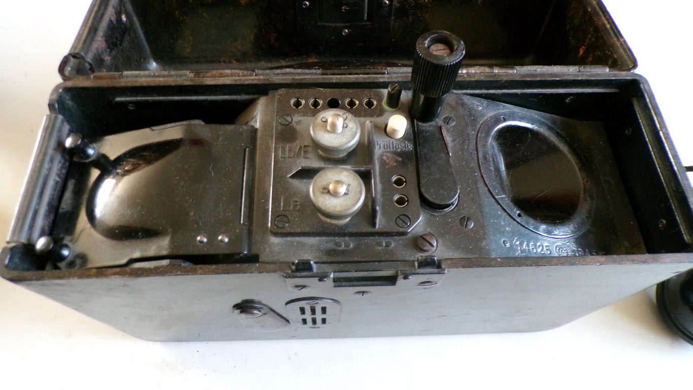 Feldfernsprecher (FF33) – Matching 1943 "Eisen"