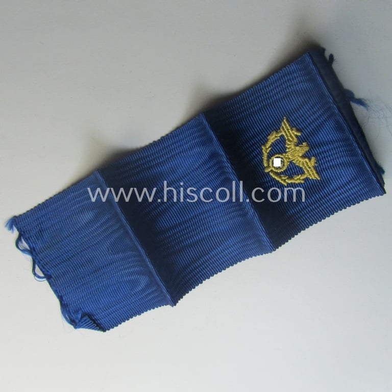 'Zollgrenzschütz-Ehrenzeichen' (or: customs loyal-service medal) that comes together with its full-length ribbon (ie. 'Bandabschnitt')