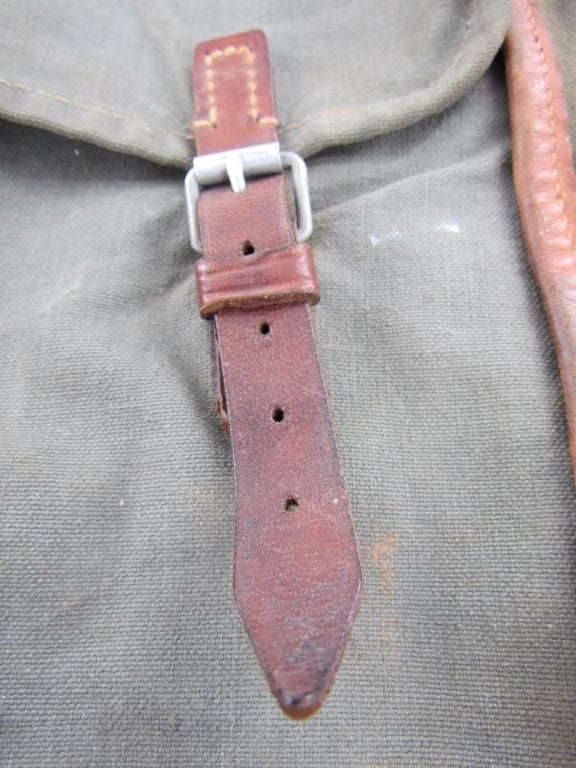 Early German Bekleidungstasche 31