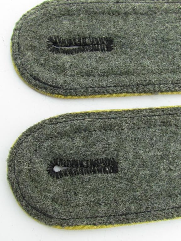 Waffen-SS Signals unit ‘Nachrichten’ shoulder boards for SS-Unterscharführer