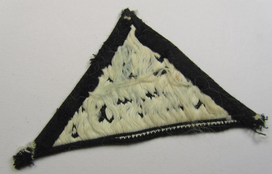 'HJ' ('Hitlerjugend') ie. 'BDM' (or: 'Bund Deutscher Mädel') district-triangle (ie. 'Gebietsdreieck') being an example that misses its 'RzM-etiket' and that is entitled: 'Süd Württemberg'