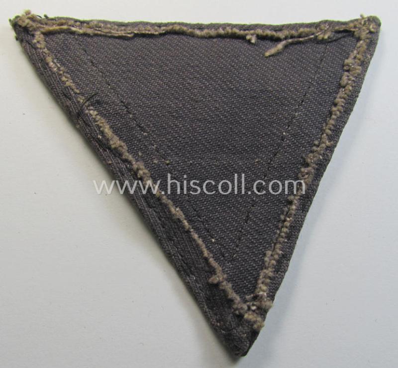 Attractive - and rarely seen! - WH (LW) tropical-styled, 'Armwinkel' (or: arm-chevron) as executed on typical bluish-grey-coloured linnen as was specifically intended for usage by a soldier with the rank of: 'Gefreiter'