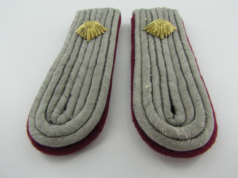 Wehrmacht (Heer) Nebelwerfer Oberleutnanteutnant Shoulder Boards