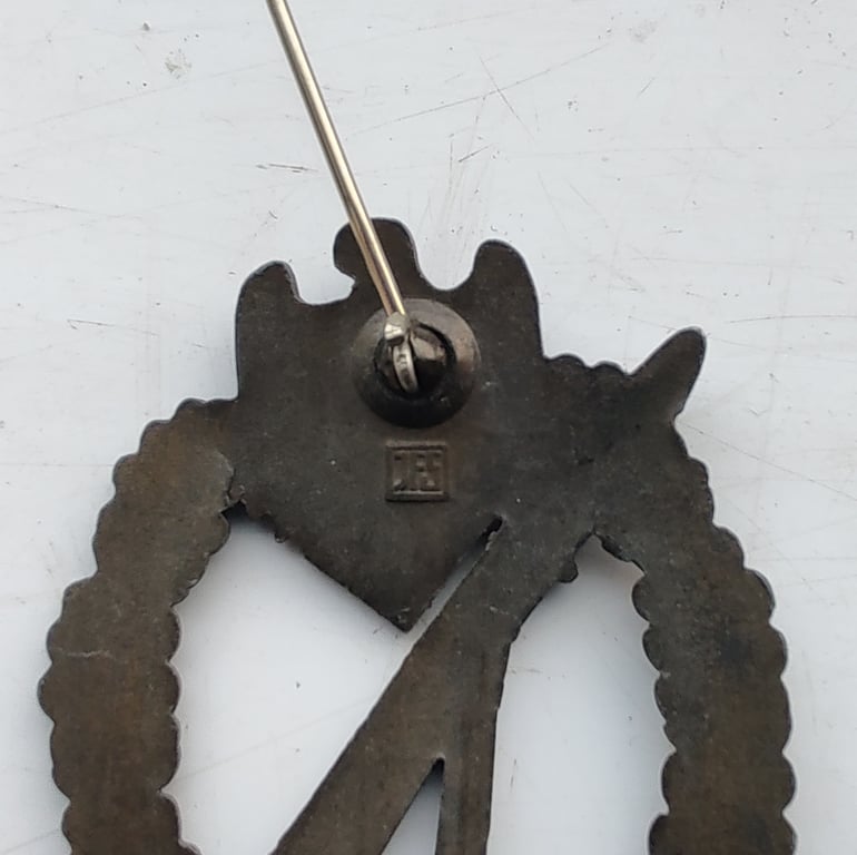 'Infanterie Sturmabzeichen in Bronze' being a maker marked 'JFS' -'Josef Feix u. Söhne'