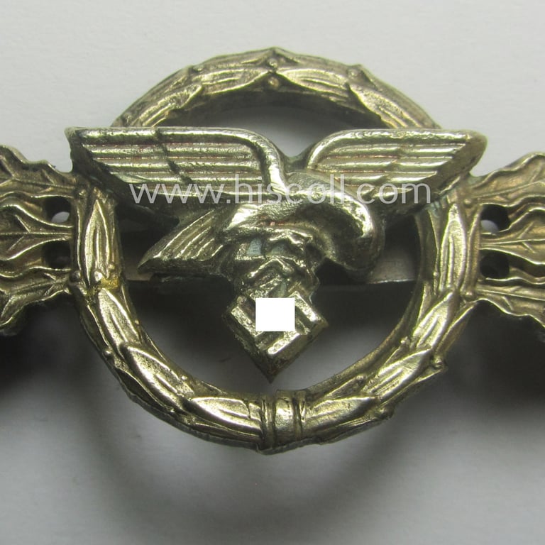 Tombak- (ie. 'Buntmetall'-) based- and/or (typical) non-maker-marked example of a WH (Luftwaffe) 'Frontflugspange für Transport- u. Luftlandeflieger in Silber' as presumably produced by the: 'C.E. Juncker'-company