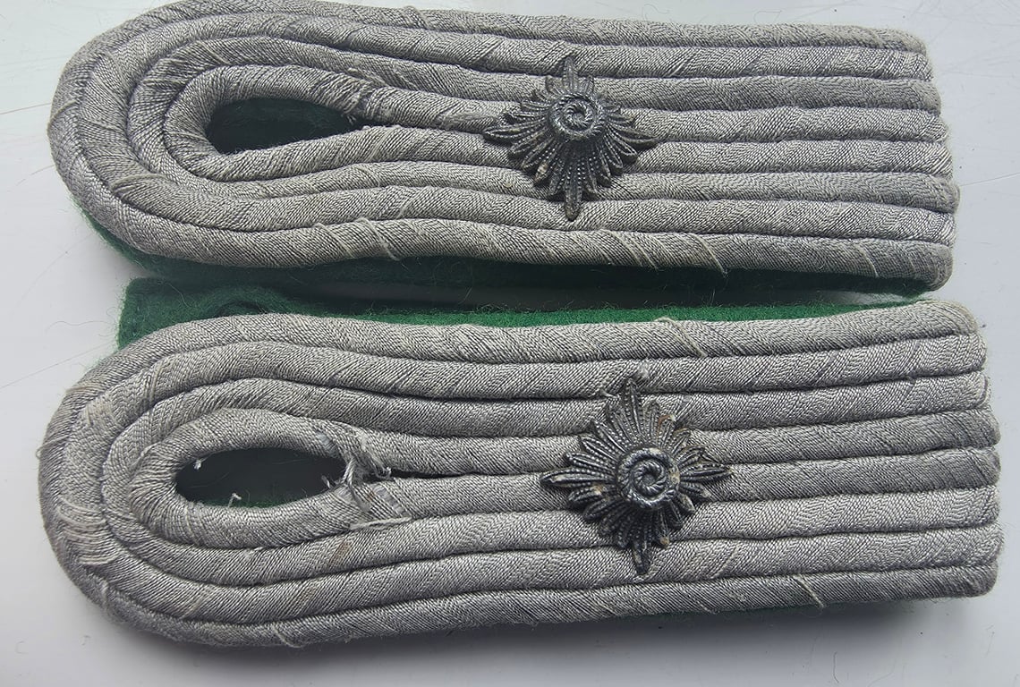 WWII Gebirgsjäger/Jäger officer shoulder boards