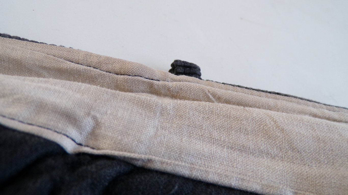 HJ/DJ Black Corduroy Shorts - Size 46