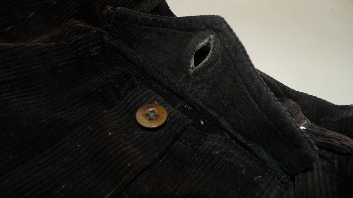 HJ/DJ Black Corduroy Shorts - Size 46