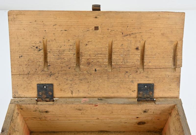 German WH Entlastungzunder 44 Ammunition Box