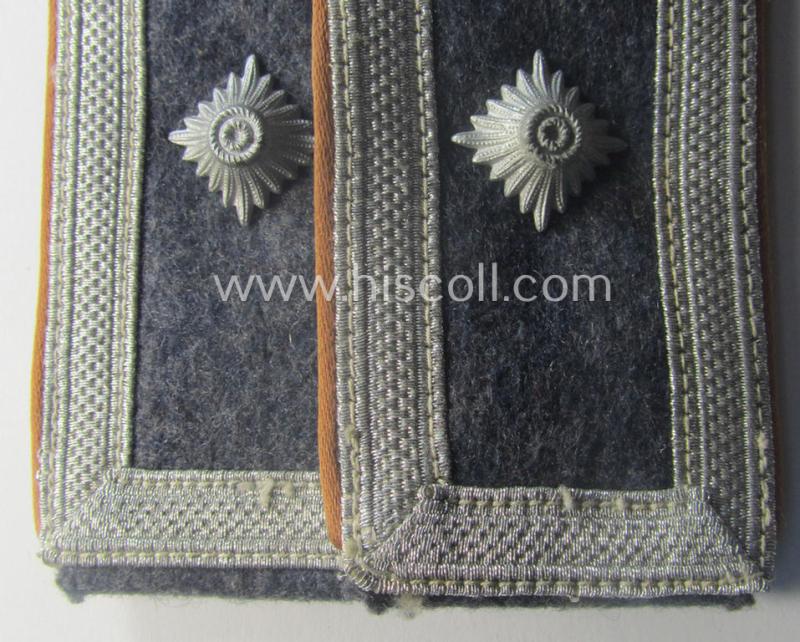 Pair of WH (Luftwaffe) NCO-type shoulderstraps as piped in the light-brown-coloured branchcolour as was intended for a: 'Feldwebel der Nachrichten-Trpn.'