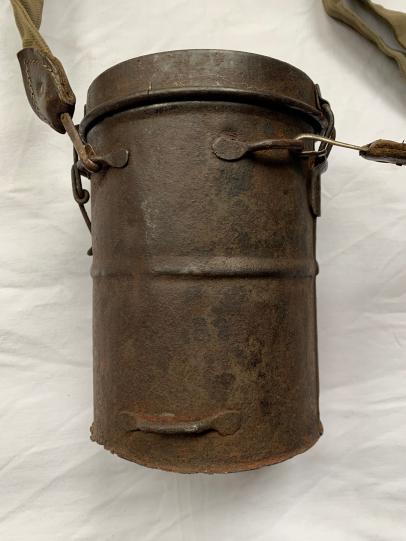 German WW1 Gasmask and Canister