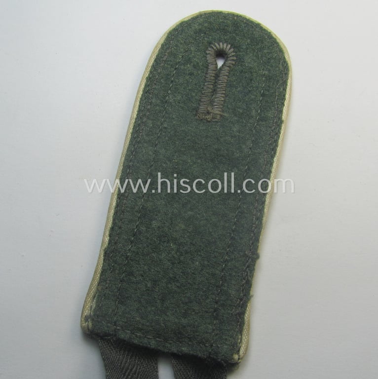 Neat - regrettably single but nevertheless scarcely encountered! - WH (Heeres) later-war period- (ie. 'simplified'- ie. 'M44- o. M45'-pattern-) NCO-type shoulderstrap as intended for - and clearly worn by! - an: 'Uffz. der Infanterie-Trpn.'