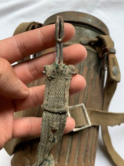 WH (Heer) M30 Gasmask Canister with Carryinng Straps
