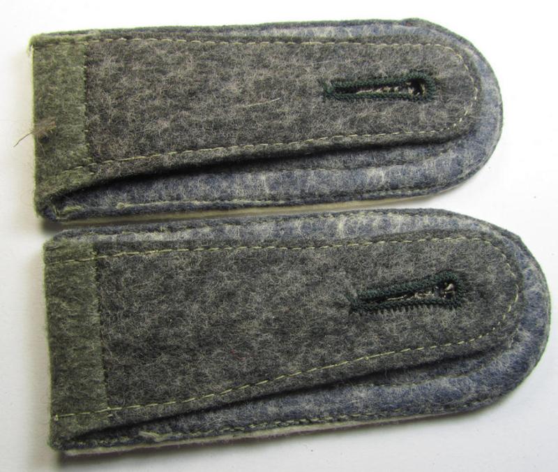 Attractive - and fully matching! - pair of WH (Heeres) NCO-type (ie. 'M40-/M43'-pattern) shoulderstraps as piped in the white- (ie. 'weisser'-) coloured branchcolour as was intended for usage by an: 'Unteroffizer eines Infanterie-Regiments'