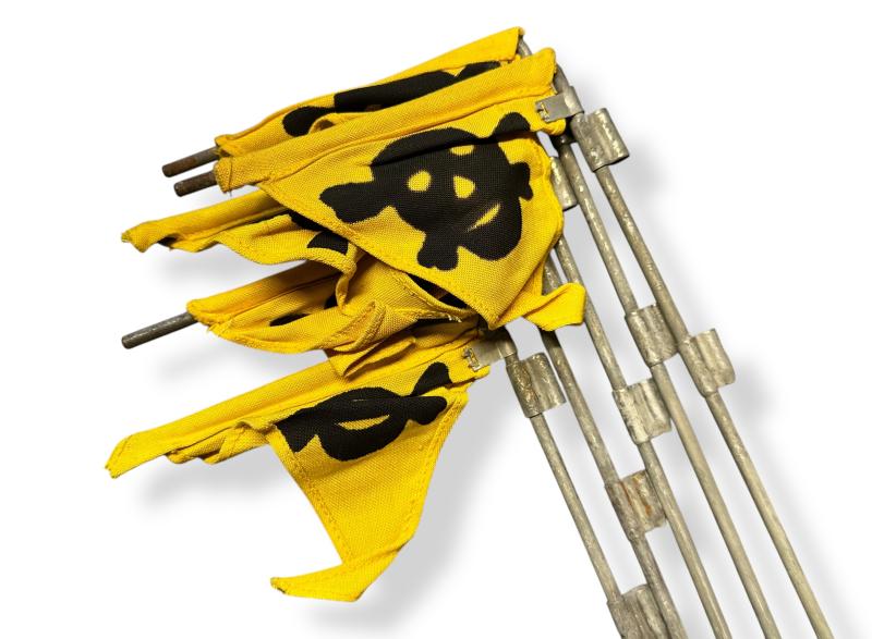 Gas warning flags in carrying bag -1939-