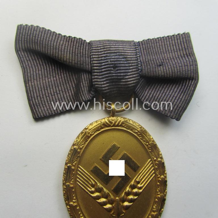 Superb - and very rarely encountered! - example of a: 'RAD der weiblichen Jugend' (or: RADwJ) so-called: 'Dienstauszeichnung 1. Stufe in Gold' that comes mounted onto its period-attached ('bow-tie'-shaped!) ribbon (ie. 'Bandabschnitt')