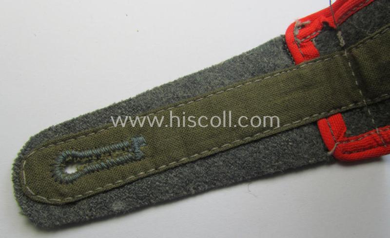 Single, later-war period- (ie. so-called: 'M44'-pattern-) simplified WH (Heeres) enlisted-mens'-type shoulderstrap as was intended for a: 'Soldat eines (Sturm)Artillerie-Regiments'