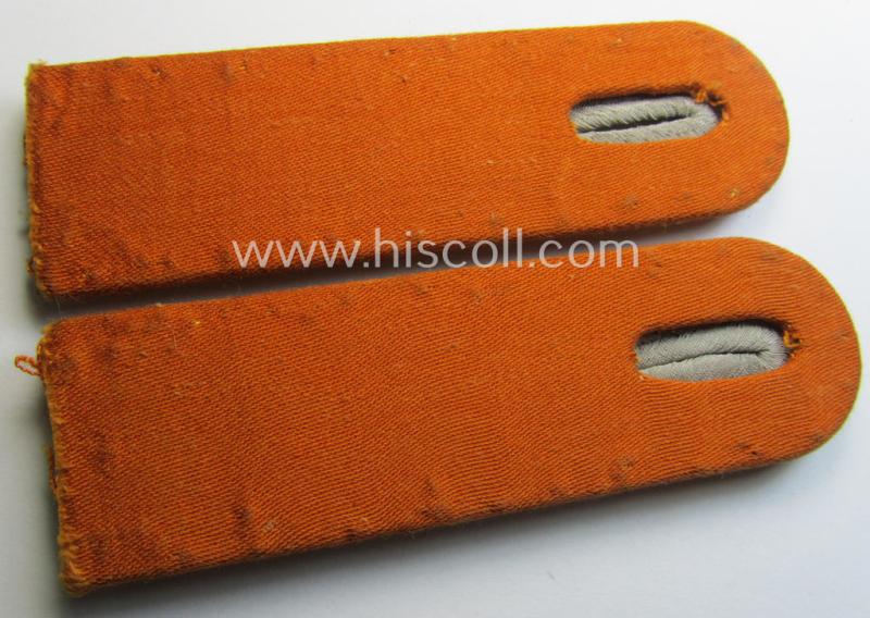 Fully matching - and I deem simply never used! - pair of so-called: 'Gendarmerie o. Schutzpolizei'-related, officers'-pattern shoulderboards (ie.: 'Schulterstücke für Offiziere der Gendarmerie o. Schutzpolizei')