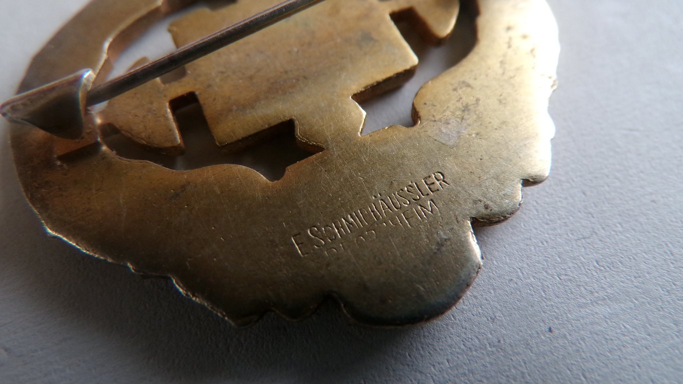 NSRL Heavy Athletics Badge in gold