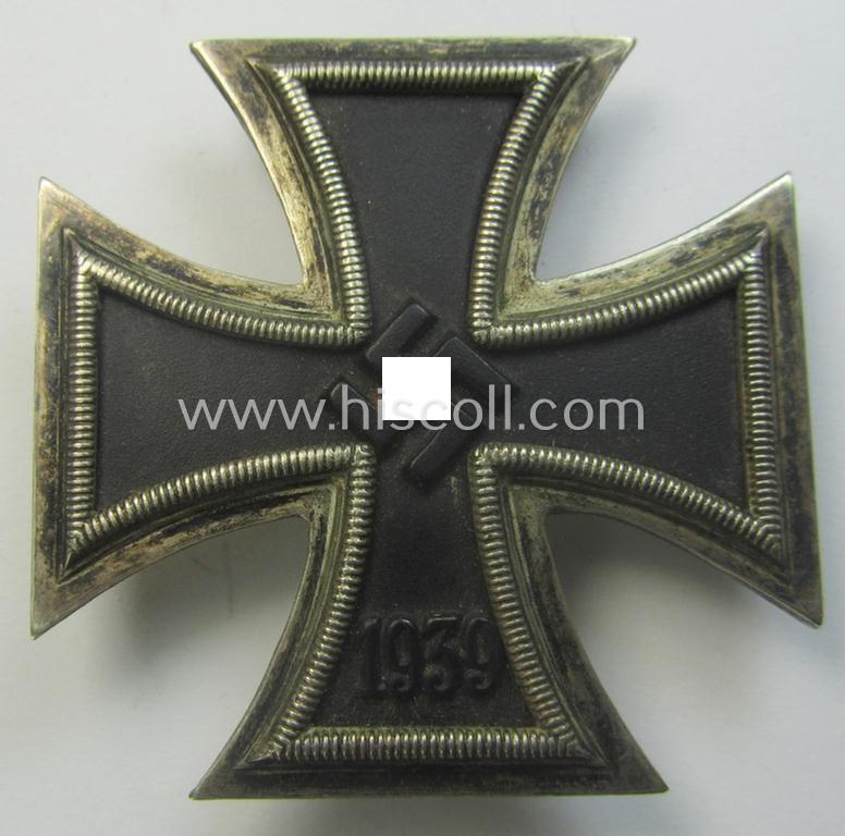 Mid-war-period, 'Eisernes Kreuz 1. Kl.' (or: Iron Cross 1st class), being a neatly maker- (ie. 'L/13'-) marked example (having a repaired catch) as was produced by the 'Hersteller' (ie. maker) 'Paul Meybauer'