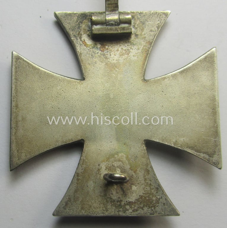'Eisernes Kreuz 1. Kl.' (or: Iron Cross 1st class) being a (typical) maker- (ie. '7'-) marked example as was produced by the maker (ie. 'Hersteller'): 'Paul Meybauer'