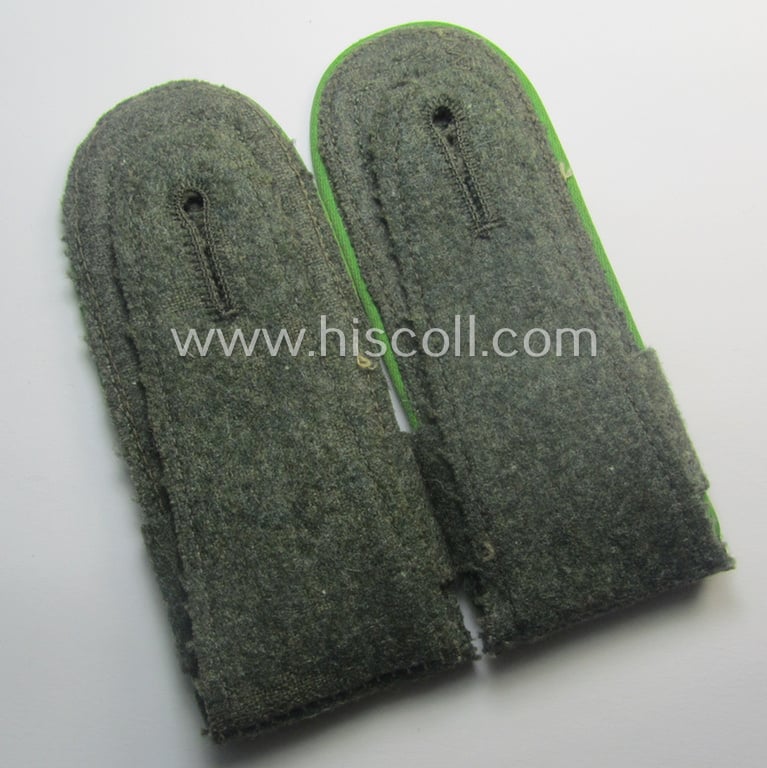 Pair of early- (ie. mid-) war-period (ie. 'M40 o. M43'-pattern), WH (Heeres) NCO-type shoulderstraps as was intended for a: 'Uffz. des Panzergrenadier-Regiments 15' and that comes with its period-attached 'Überschübe'-pair